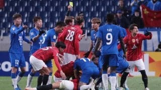 「脳震とうの疑い」相手選手の危険なチャージでピッチに倒れた髙橋利樹、浦和のジャナスコーチが状況を語る「病院で落ち着いている」