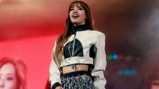 「可愛すぎる」「天使だ」BLACKPINKのリサさんがPSGの試合を生観戦！スタジアムでの観戦姿にファン騒然「世界で一番美しい」