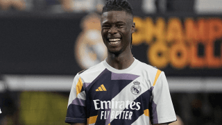 レアル・マドリーの雰囲気が良すぎる！21歳カマヴィンガの遊びにノリノリで付き合うチームメイトたちが話題「最高のチーム」「クロースが一番ノリノリ」