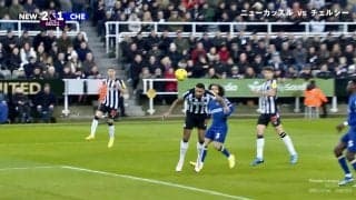 「こんなフリーになることある？」名門の主将DFが意外すぎる忍者ムーブ弾 「クロスえぐいて」神連携でノーマーク完璧ゴールの瞬間