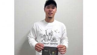 DeNA運営ショップなのに“佐藤輝明グッズ”発売　虎党殺到…異色コラボが実現した理由