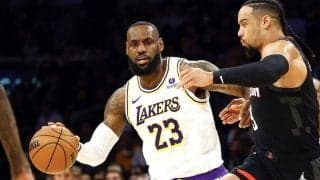 第2Qの猛攻でレイカーズがロケッツ撃破…鼻骨骨折の八村塁はベンチ入りも復帰見送り