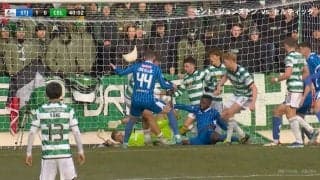 何が起きた…？絶対的王者がまさかの先制を許したドタバタ過ぎる珍場面 「見なかったことにしたい」空振り、クリアミスにハンド疑惑…ラグビー並みのもみくちゃ失点劇に日本代表も呆然の瞬間