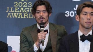 「僕は一番地味で評価しづらいプレースタイル」　山口蛍が神戸では初のベストイレブンに！　「ひとりでは取れなかった賞」【Jリーグアウォーズ】