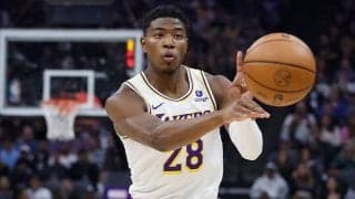 鼻骨骨折の八村塁が戦列復帰…“バットマン”姿で渡邊雄太との日本人対決に登場