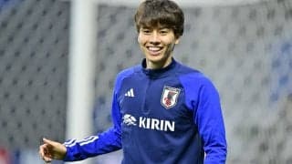 「まだ少年が残ってるね」「試合後とは思えない機敏な動き」田中碧が観客席の方向へ“水かけ”する様子が「ピンポンダッシュ感」と話題に！ カップ戦8強進出後の映像にファン注目