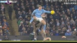 「大丈夫か？生きてるか？」「戦車すぎる」194 cmの怪物・ハーランドは空中戦もエグい！ 容赦ない肘打ちを顔面に食らわす→DF2人を吹っ飛ばした瞬間