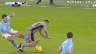 「退場だけはしないでくれ」「ボールに行ってないw」イエロー覚悟！背後から鬼タックル→相手を吹っ飛ばして大回転　シティの心臓・ロドリが無慈悲すぎる危険プレーを炸裂した瞬間