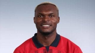 鹿島が190cmFWエレケの契約満了を発表...昨季途中加入で通算6試合1得点と結果残せず