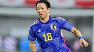 「ロナウジーニョ乗り移った？」「お洒落すぎる」浅野拓磨が相手を欺いた「圧巻ノールックパス」が超話題に！ 「視線と体の向き」で騙した技巧的プレーにファン注目