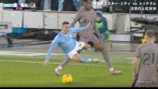 一瞬ヒヤリ！「危ねえ」「これは痛い…」危険すぎる“高速足払い”が炸裂 吹っ飛んで回転悶絶…天才フォーデンが体ごと刈り取られた危険シーン