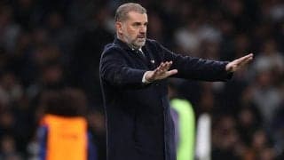 実況も驚くトッテナムのハイライン、選手がハーフウェイラインにに並ぶ光景にファンも仰天「ラグビーみたい」