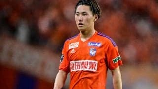 「実写版コナンＴ!! 買うしかねぇぇえ」新潟MF三戸舜介の“短パン盛装”ベストヤング賞受賞記念Tシャツがまさかの販売！「お孫(子)さんですか？とか聞かれそうw」の声