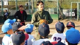 「グラブをへその前に」に潜む“誤解”　省ける無駄…アウトの確率上げるゴロ捕球