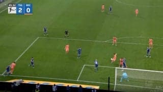 スタジアム騒然！ジャガー・浅野拓磨が痛恨のシュートミスを犯した衝撃の瞬間　決定機にシュートを枠外に外して思わず頭を抱える