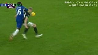 「こわっ」「ヤンキーかよ！」後ろから頭部に肘打ちしてぶっ倒し、顎をあげてメンチ切り「殺人級の睨みつけ」やりたい放題のセネガル代表が怖すぎる瞬間