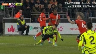 スタジアムに響き渡る断末魔の叫び…「重症になってもおかしくない」死角からの大衝突でブラジル代表がノックアウトした決定的瞬間「これは痛いやつ」