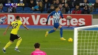 三笘薫にボールが渡った瞬間、スタジアムから大歓声！急加速ドリブルで左サイドをぶち抜く圧巻のファーストプレーに「即活躍が期待されてる」