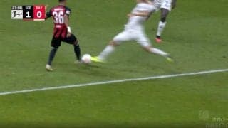 「うわー…ガッツリいったな」「これは痛すぎる」 ボールじゃなく足首に危険すぎる“強烈キック一発”！ 韓国代表DFがカード上等の超ラフプレーを炸裂した瞬間