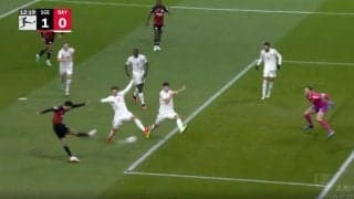 サポーターがブチギレ！油断したか？王者・バイエルンが痛恨のミス　DF陣を襲った連続シュート→技アリの“股抜きゴール”が炸裂 フランクフルトの波状攻撃がエグすぎる瞬間