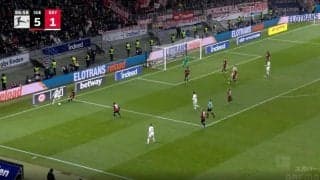 カイザー・長谷部誠のスゴすぎる「一瞬の動き」 王者の連携プレーを封じた“神ディフェンス”が炸裂した瞬間 レジェンド対決に勝利！バイエルンのミュラーを完封