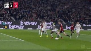 「弱すぎだろ！」「バイエルンどうした…」天才的なトラップ→DFの逆をついた完璧すぎるゴールが炸裂した瞬間　19歳の新星が王者を絶望させたエグすぎる一撃