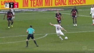 怒りの一撃！「芸術的」「エグすぎる」GKが一歩も動けない… 完璧すぎる“弾丸ミドルシュート”が炸裂の瞬間　バイエルンの闘将・キミッヒが意地のゴールを突き刺す