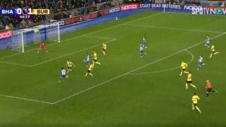 「マジで最高！」三笘薫、誰も反応できない“オシャレ”パスにスタジアム大歓声！高速ドリブルからDF2人の間を抜くアウトサイドパス炸裂で「合わせられる人がいれば...」