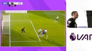 VARは“決定的瞬間”を見ていた！なんと１分50秒後の介入、リヴァプール若手CBの足蹴りが発覚→PK判定に「嘘だろ…」「まあファウルやな」など驚きの声