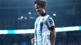 首位通過を喜んでいたソシエダ久保建英にまさかのアクシデント…足を攣った久保を心配するチームメイトにファンは感激「優しすぎ」「愛しかない」