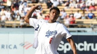 レイカーズ公式SNSが大谷翔平のドジャース移籍を祝福…八村塁とのツーショットを投稿