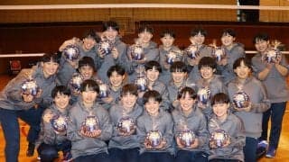 春高バレー群馬の男女代表校に必勝ダルマ贈呈