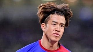 「か、かかか……カッコよすぎるて!!」後光が差すJ2甲府の「機上の背番号10」に賛辞が続々！「眩しすぎるぜエース」「飛行機乗って隣が元希だったら確実に直視できない」などの声