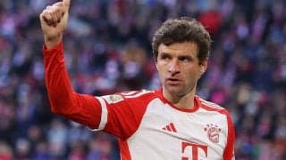 「何をしたらこうなる」「俺のよりボロボロだ」中身が見えるほどバキバキになったミュラーのiPhoneが話題、ゴレツカも「しばらく使えないだろう」