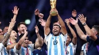 散髪中もW杯優勝の喜びを感じられる！？アルゼンチンへの愛が込められたアグエロの特別なケープが反響