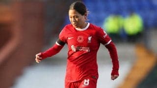 リバプールでも愛される長野風花、チームメイトとのピッチ入場シーンに微笑ましさ