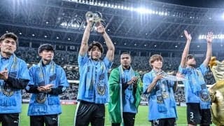 「ガチサポ笑」人気女優がJ1川崎の優勝報告会に「お忍び私服姿」で参加報告！ 退団ストライカーのグッズを手にした貴重な2枚