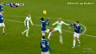 退場だろ！無謀な危険タックルに批判殺到 血気盛んなチェルシーFWの“若い”プレーに解説も苦言「ボールを見ないでいってる」