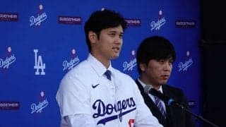 大谷翔平、ドジャースユニ初披露　青空のもと入団会見…背番号「17」もお披露目
