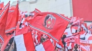 「こうして浦和の名前が世界に知られて行く」サウジアラビアの少年が浦和レッズの缶バッジに大喜びする写真が話題に！ 記念撮影を行う様子に「良いはなし！」「素敵だ」と称賛の声