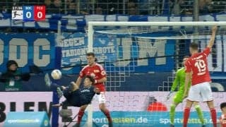 スタジアム騒然！ジャガー・浅野拓磨が豪快すぎるド迫力オーバーヘッドシュートを炸裂した瞬間　難しい体勢で野生の超反応！アクロバティックなフィニッシュにファン大興奮