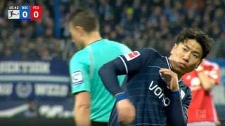 「危ねえ！」「なんか飛んできた」ジャガー・浅野拓磨が狙われた！？  危機一髪！ブチギレるサポーターの抗議活動に巻き込まれた衝撃の瞬間