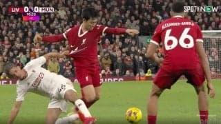 相手を潰しまくる！恐怖の“デュエル王”が復活か？ リバプール・遠藤航が鬼プレスでボール奪取した瞬間　マンU戦フル出場で地元紙も及第点