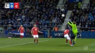 「危ないだろ！」「首ヤバくね？」ジャガー・浅野拓磨があわや大事故レベルの危険プレー　背後から190cmGKの強烈ダイブを食らった瞬間