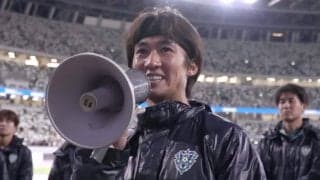 「国際試合で引退はすごい」アビスパ福岡・田邉草民、メガホン片手の熱いラストメッセージが反響！「この試合は僕の引退よりも意義があって、人生の宝物になりました」とチャリティーマッチを立てる