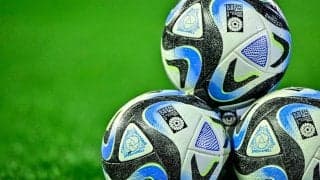 「えっ！別人やんけ！笑」「宍戸錠さんになってますね」Jリーグ3連覇を達成した指揮官が「若返り美容整形」で話題に…ファンから驚きの声続出