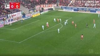 「強いな…」「よく粘った」堂安律は負けない！相手DFに囲まれながらも“鬼のキープ力”を炸裂した瞬間　狭いスペースでもボールを失わない強靭フィジカルと超絶テクニック