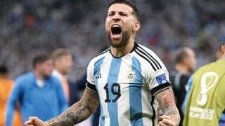 W杯優勝から1年…全試合にフル出場したオタメンディとトロフィーの独特2ショットにチームメイトたちも困惑？「気が狂ったのか？」