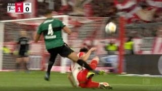 「見たか、この野郎！」「もっと騒げ！」サポーターを煽りまくって満員の会場のボルテージが最高潮　アジア最強DFが“弾丸スライディング”でボール奪取した瞬間