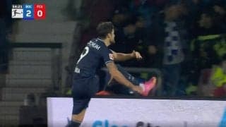 スタジアム騒然！どこまで飛ばすんだよ！ ボールがスタンドに思いきり蹴り込まれた瞬間　ジャガー・浅野拓磨の超絶スルーパスが起点→ゴール後に起きた衝撃ハプニング